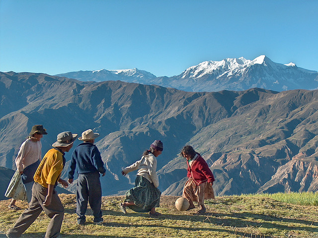 by ALTASENSIBILIDAD on Flickr.Playing football at 4000m with Nevado Illimani in the background - Bolivia.